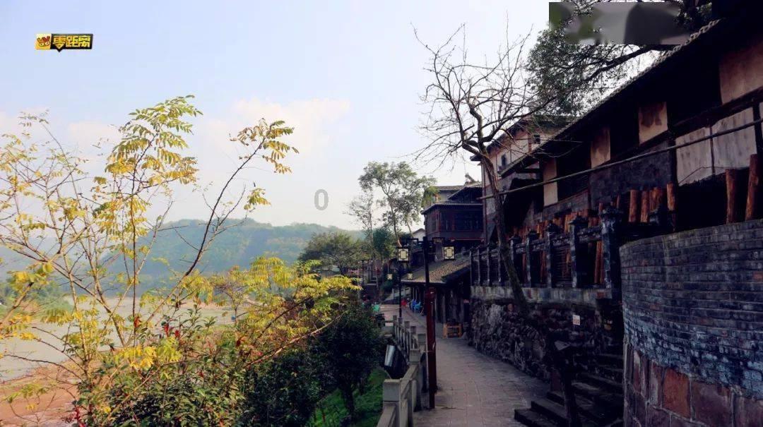 1993年,清宫1吨重龙床现世,专家建议上交,收藏家:先给我5个亿